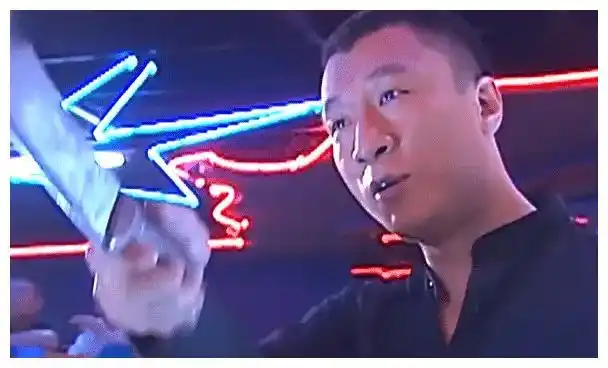 他是《征服》中刘华强的原型,弟弟被仇人砍伤,他杀光了仇家