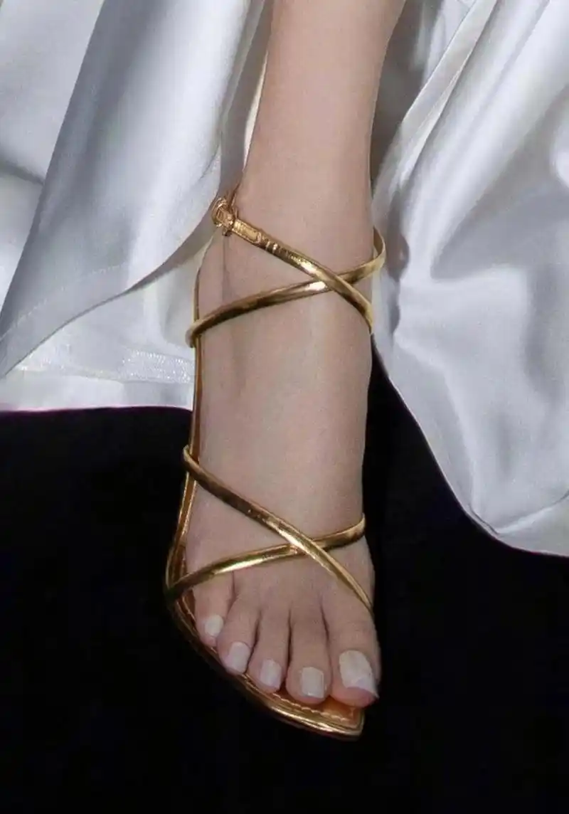 从今天起记录我的2023#张韶涵 美腿玉足#重庆达人