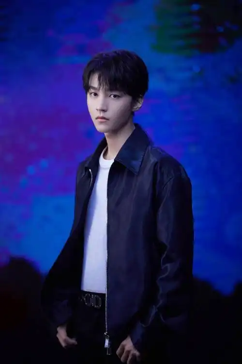 王俊凯工作室分享拍摄花絮十一宫格,一大波帅气凯boss助力开启元气