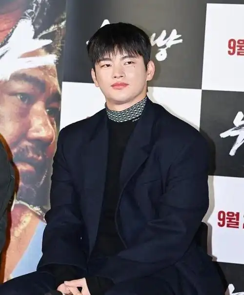 韩国新生代男神花期太短?三十一过,个个脸肿脖子粗,帅哥变大姨