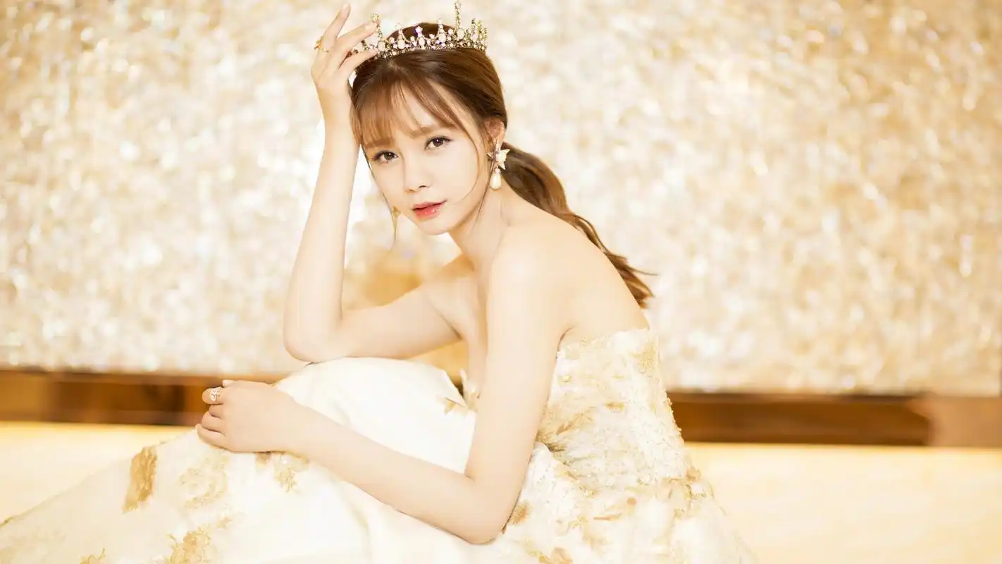 沈梦辰公主风时尚写真