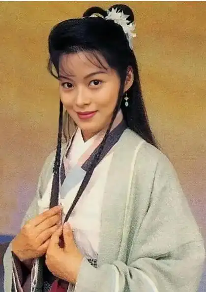 最美阿朱凭天龙八部走红因谣言被迫退圈今56岁气质不减