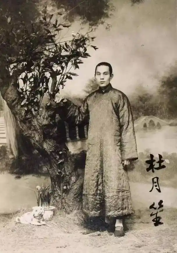 杜月笙把林桂生赏的 2000 元钱,一天花光了,林桂生:前途无量啊