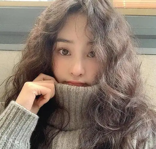 2020年冬天超火的4款卷发发型减龄显气质再不卷就过时了