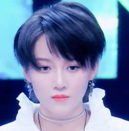 刘雨昕长发造型有多美?当17岁"舞台照"曝光后,藏不住的心动