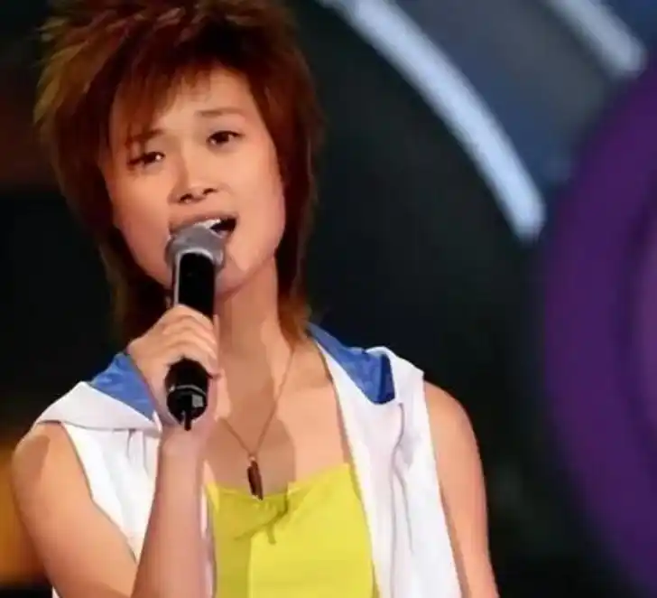 回顾昔日超女今日剩女,李宇春,不恋爱不结婚,曾自曝患有脊柱炎