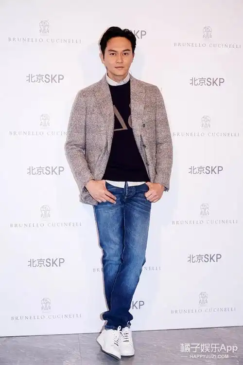 张智霖任性"踢球",刘涛也是玩的停不下来…原来奢侈品还能这么玩儿!