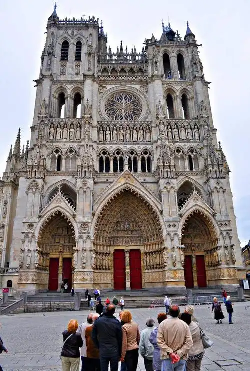 哥特建筑的巅峰之作,细数欧洲这些美丽梦幻又气势磅礴的大教堂