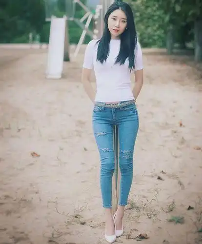 女生穿搭牛仔裤紧是一种态度