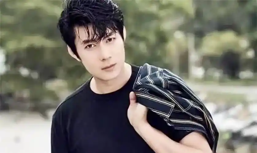 从电视剧龙套到贺岁档大咖开心麻花艾伦凭傻走红