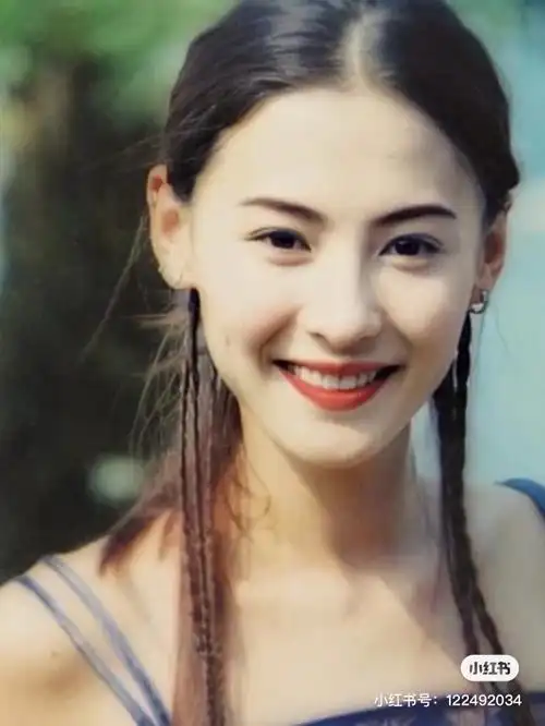 一大早刷到张柏芝刚出道时的照片,吸一口美人简直神清气爽