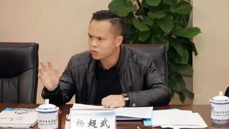 桂林电子科技大学与钟山县人民政府签订校政合作框架协议