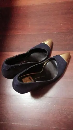 都有微磨损,因不太会穿高跟鞋.