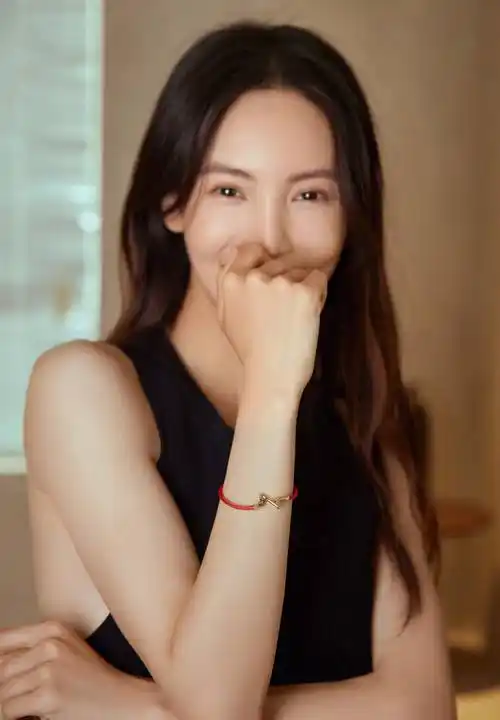 金晨拍珠宝大片身材窈窕 简约造型诠释从容气场- 美文悦读,生活常识