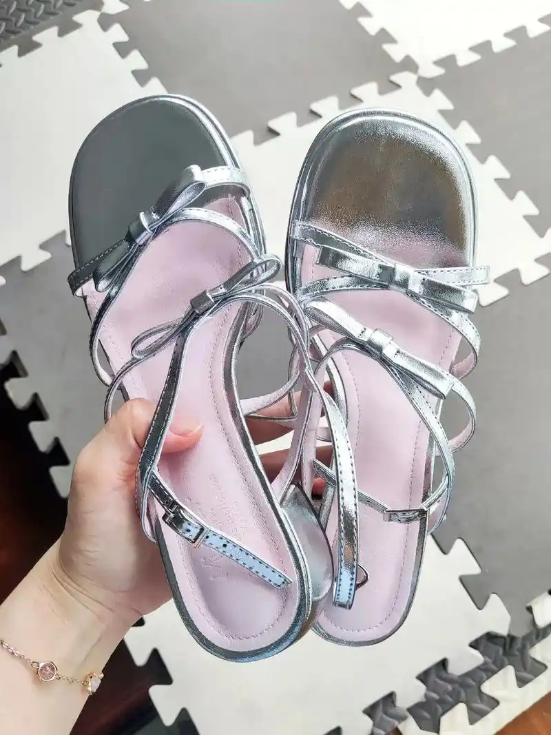 大脚女孩的夏天来啦! 银色好闪好高级的颜 - 抖音