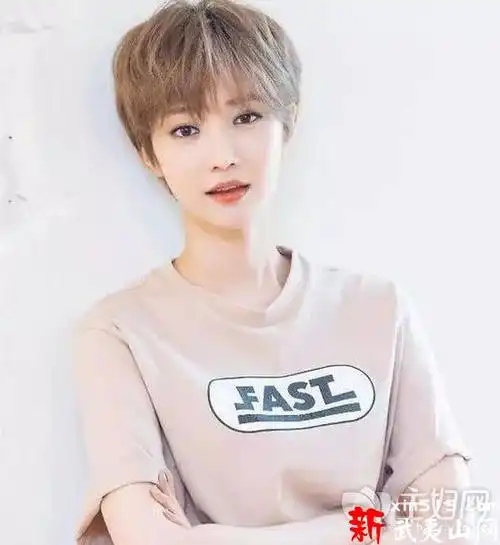 女生韩式齐耳短发短发越短越酷越时尚