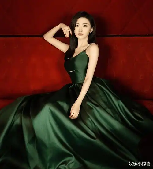 景甜拔智齿后晒素颜照,脸部浮肿气色憔悴,鼻梁处疤痕明显_景甜来_众人