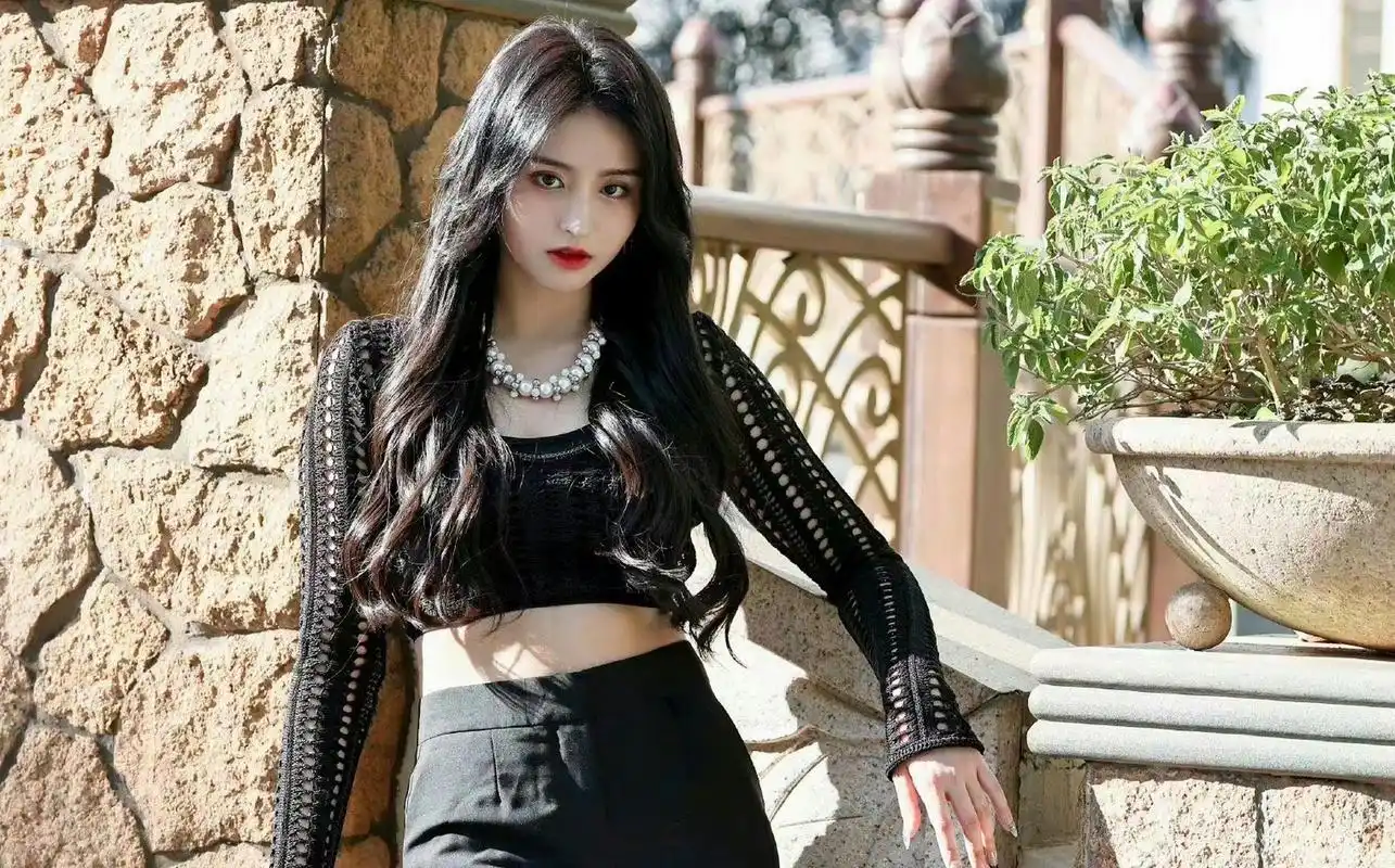 乐华四美孟美岐,吴宣仪,程潇,金子涵,有一位真的美得很突出!