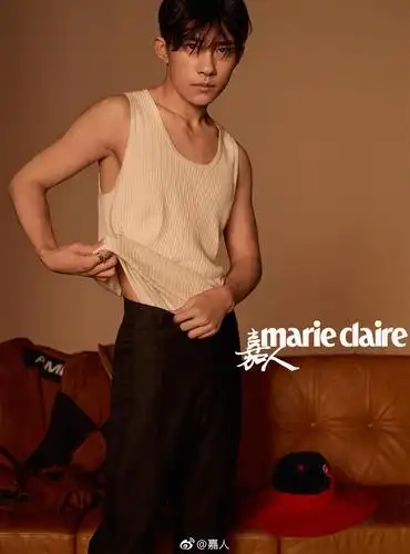 嘉人11月刊 易烊千玺(封面 内页 已出 再次新增 易.