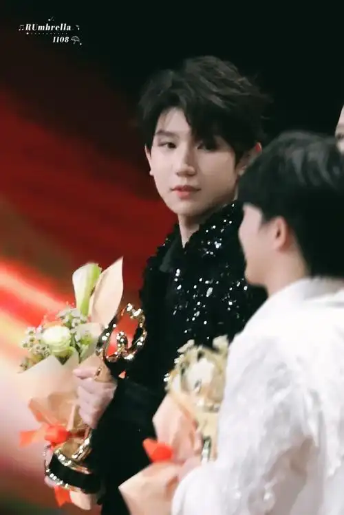 王源飞波士顿开启新学期##王源欧阳娜娜同航班