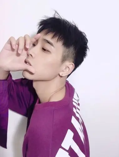 颜值高的男生都留这款狗啃刘海短发