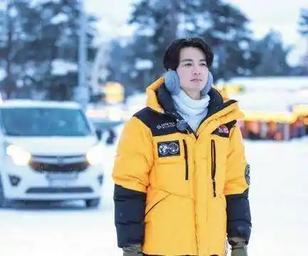 自律如钟汉良,45岁的他没有中年油腻,隐婚15年是为何?_齐芳_身材_事业