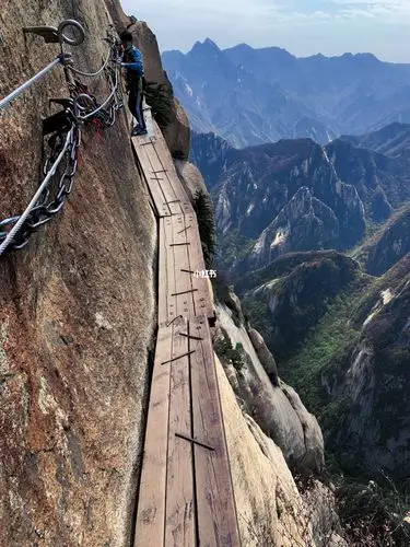 夜爬华山,不愧是中国最险的山