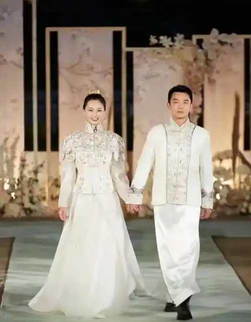 老公帮拼事业,郑恺却不喜欢带着老婆奋斗_妻子_胡歌_淼淼