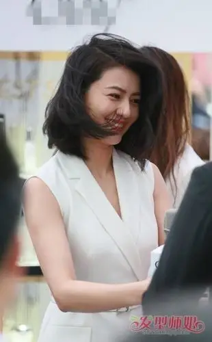 高圆圆齐肩内扣发型似少女减龄发型你真的不试试4