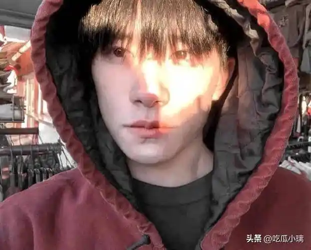 易烊千玺怼脸自拍合集