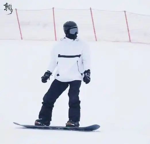 李易峰跪着祈福,头被敲打很虔诚,挑选贡果,普通得不能再普通了_锻炼