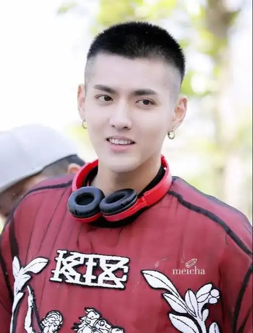 当你的爱豆留寸头,杨洋变精神小伙,林更新不愧是9亿少女的梦!