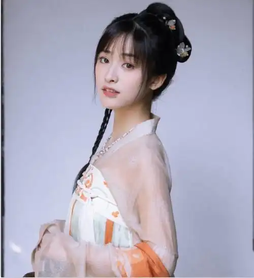 沈月这一身汉服穿出了浓烈的古风网友快去拍古装戏吧