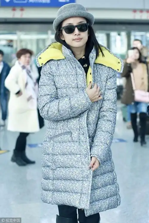 林依晨机场街拍.  图片来源:b/视觉中国
