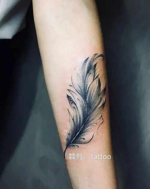 羽毛纹身图片_成品手部手臂清新原创纹身图案
