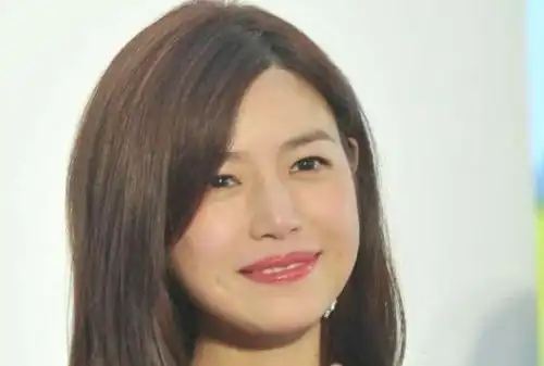 女生"大饼脸"适合啥发型?学会这3款,轻松拥有超模"小v脸"