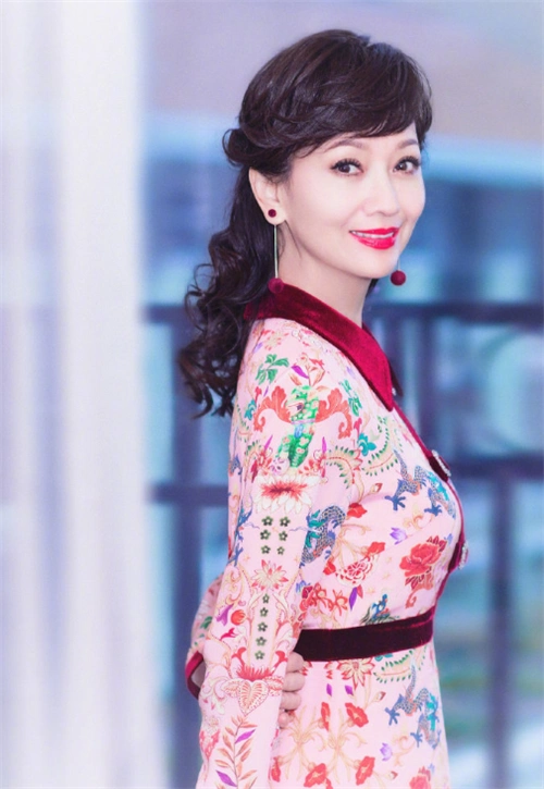 赵雅芝41岁似少女64岁照样美若天仙