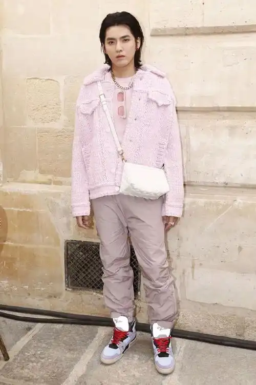 吴亦凡胖成这样了造型神似巩汉林