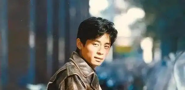 恶人终有恶报,当年毒害王杰的人,现在穷困潦倒沦落在工地打工