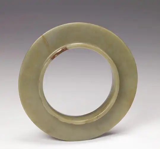 三星堆挖出 "凸缘玉璧" !