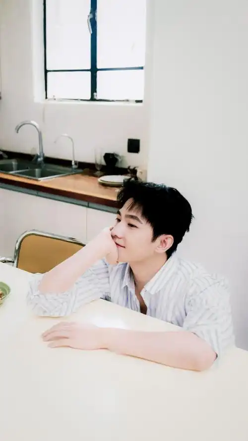 换壁纸了06    /杨洋  #杨洋换了新头像