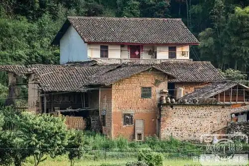 赣州五龙村的老屋,兴国大山里的赣南乡村景象,农村人熟悉的故乡