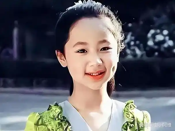 看了当红明星"判若两人"的旧照,才发现资本"造星"力量的强大