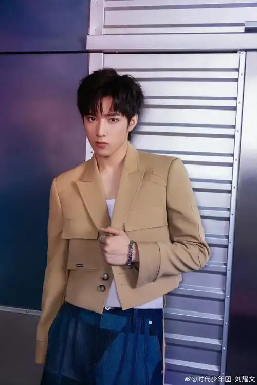 v-style##刘耀文美拉德西装#@时代少年团-刘耀文生日写真的第三套