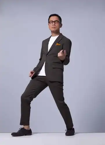 罗大佑摇滚跨年场与好妹妹唱响新时代追梦之歌