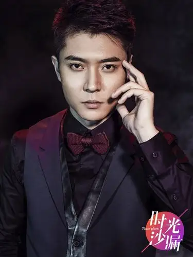 越来越多的人开始关注这个长相俊朗的男演员,不过大都以为他是刚