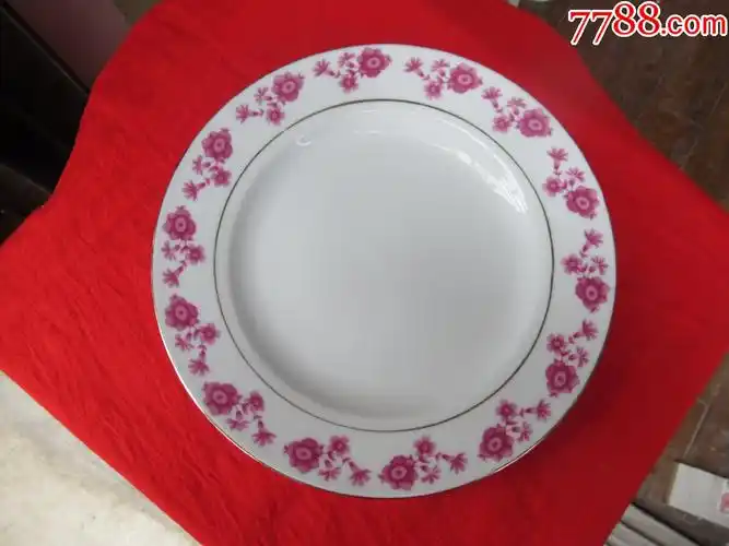 八十年代带底款中国景德镇瓷小红碎花装饰图案平盘完美品相可议价