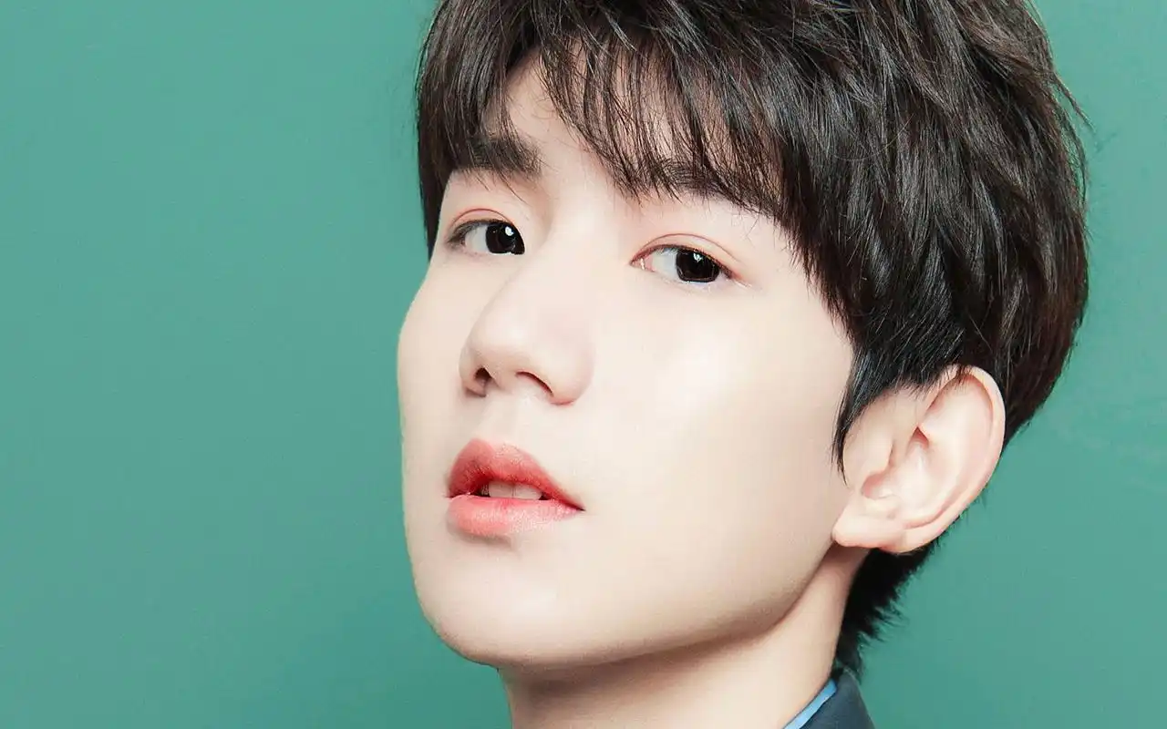 tfboys王源西装帅气写真图片桌面壁纸高清大图预览1920×1200_大陆