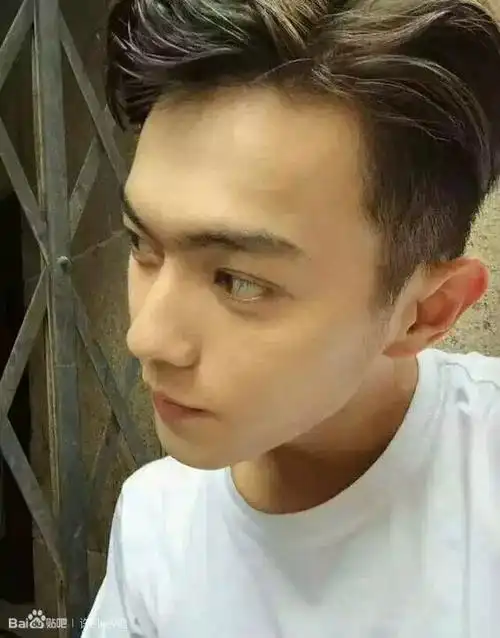 无聊挖坟许凯模特时期自拍