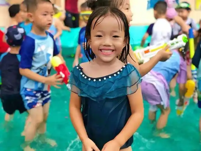 缤纷夏日,戏水童年——上金瓯幼儿园玩水活动_梁海燕_水枪_孩子